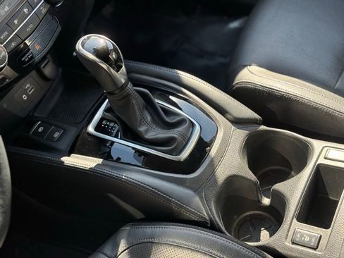 Used 2020 Nissan Rogue SL w/ Premium Package image 40