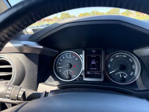 Used 2016 Toyota Tacoma Limited w/ Towing Package AWD/4WD image 21