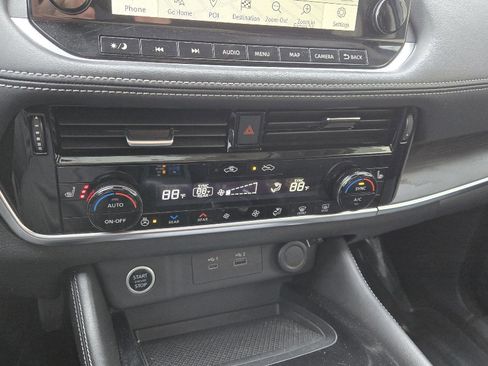 Used 2021 Nissan Rogue SL w/ Premium Package image 26