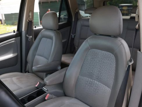 Used 2007 Saturn Vue 2WD V6 w/ Comfort Pkg image 19