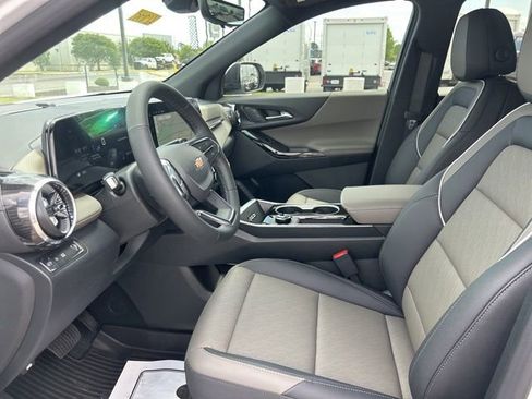 New 2026 Chevrolet Equinox LT w/ Convenience Package II FWD image 15