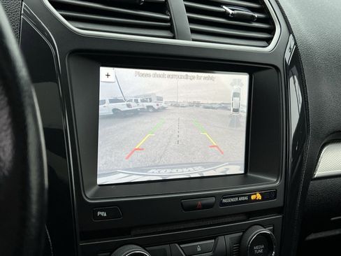 Used 2018 Ford Explorer XLT w/ Equipment Group 202A image 19