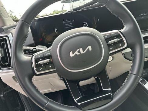 Used 2025 Kia Sorento EX FWD image 13