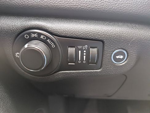 Used 2015 Chrysler 200 Limited w/ Convenience Group image 31