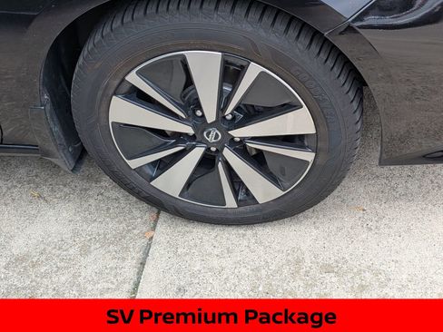 Certified 2022 Nissan Altima 2.5 SV w/ SV Premium Package FWD image 9