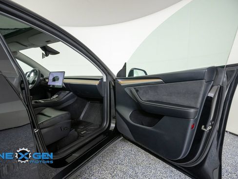 Used 2024 Tesla Model Y Performance AWD/4WD image 38