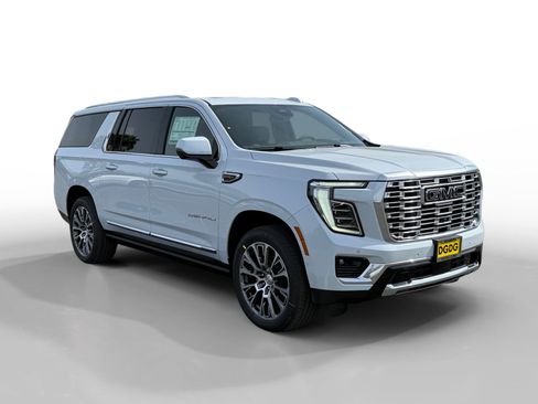 New 2026 GMC Yukon XL Denali w/ Denali Reserve Package image 7
