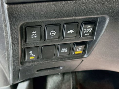 Used 2016 Nissan Pathfinder Platinum AWD/4WD image 12