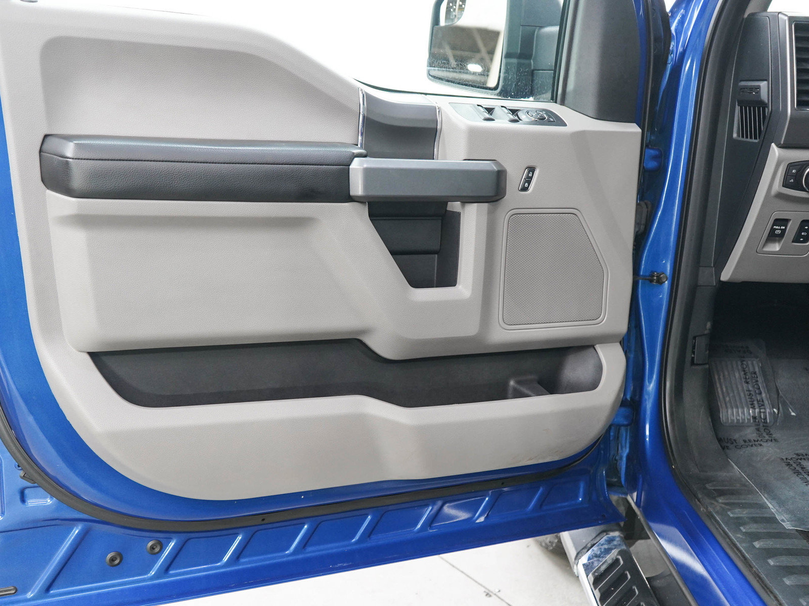 Used 2018 Ford F150 XLT w/ Equipment Group 302A Luxury AWD/4WD image 18