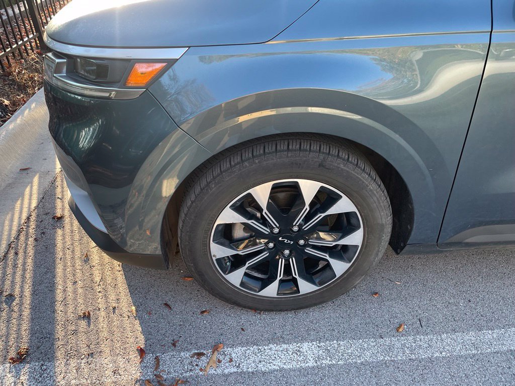 Certified 2022 Kia Carnival EX FWD image 9