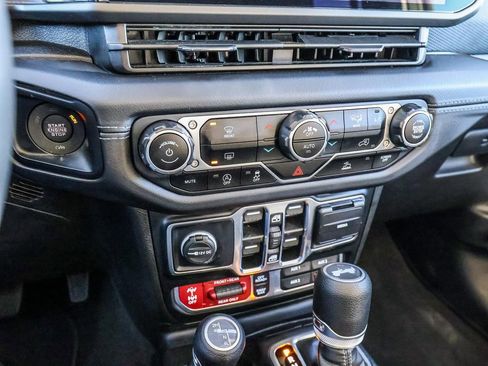 Used 2024 Jeep Wrangler Unlimited Rubicon image 34