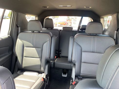Used 2025 Chevrolet Traverse High Country AWD/4WD image 30