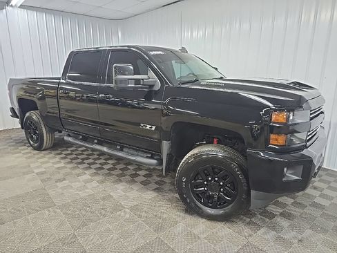 Used 2019 Chevrolet Silverado 2500 LTZ w/ Midnight Edition AWD/4WD image 7