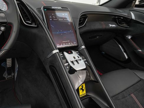 Certified 2025 Ferrari Roma Spider RWD image 6