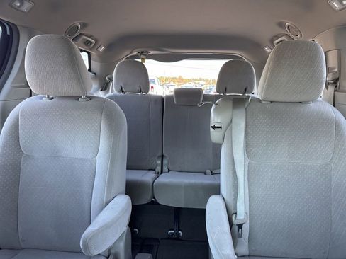 Used 2017 Toyota Sienna LE image 33