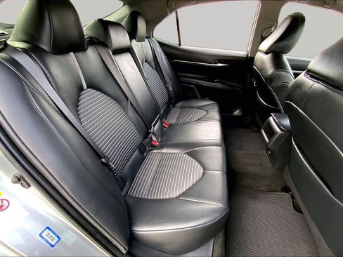 Used 2018 Toyota Camry SE w/ Convenience Package FWD image 19