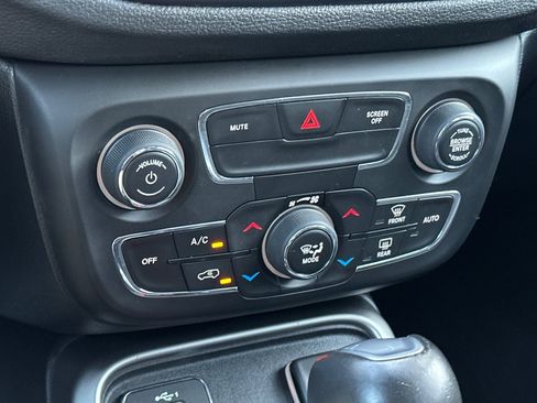 Used 2021 Jeep Compass Latitude image 21