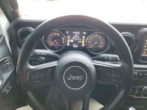 Used 2020 Jeep Gladiator Sport image 18