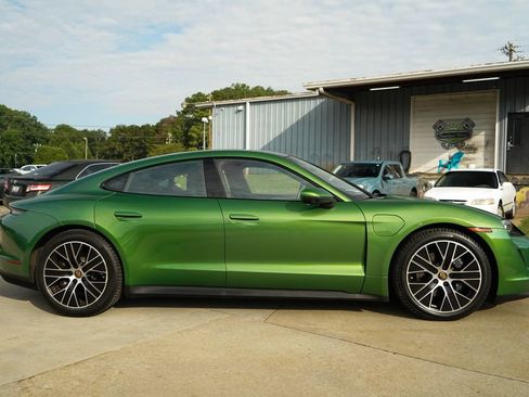 Used 2022 Porsche Taycan RWD image 3