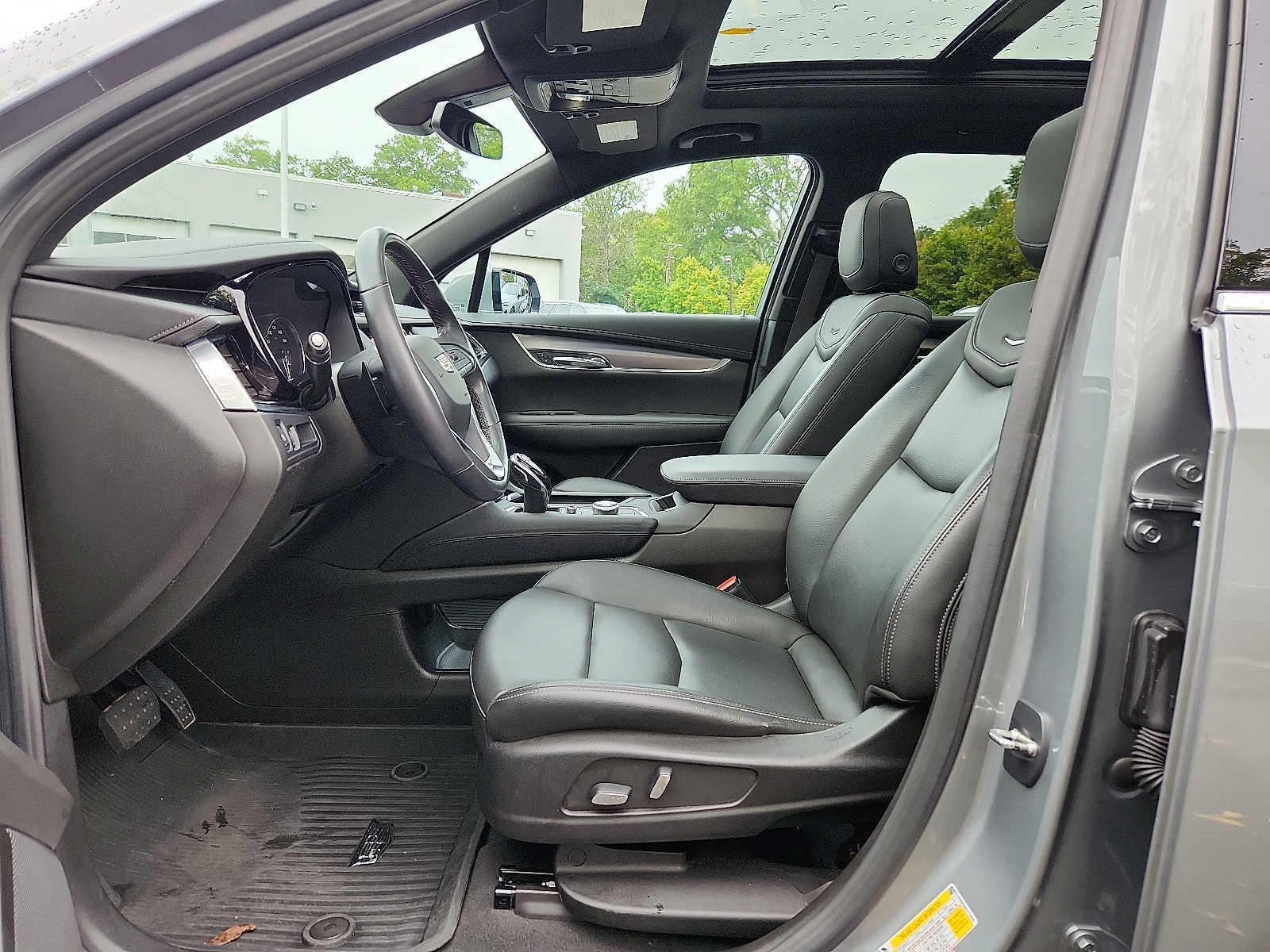 Used 2024 Cadillac XT6 Luxury w/ LPO, Floor Liner Package AWD/4WD image 13