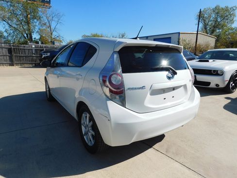Used 2014 Toyota Prius C One image 6