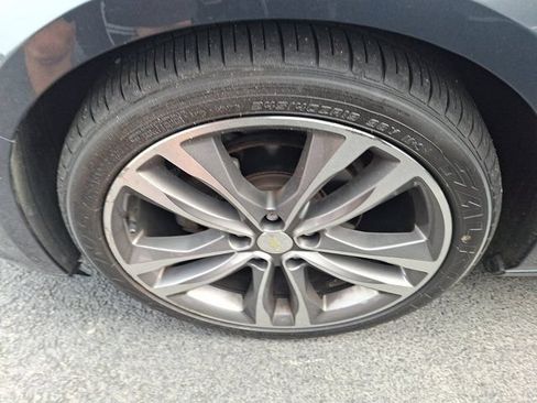 Used 2019 Chevrolet Malibu Premier w/ Sun and Wheel Package FWD image 4