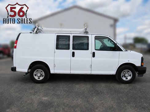 Used 2017 Chevrolet Express 2500 RWD image 1