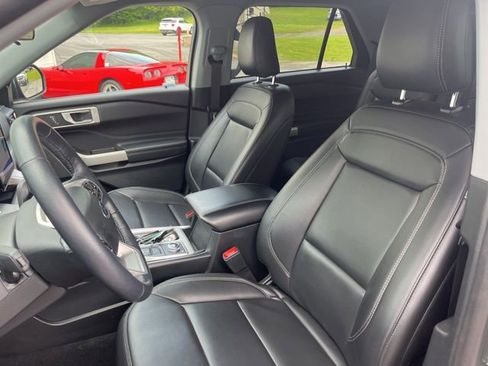 Used 2023 Ford Explorer XLT w/ Equipment Group 202A AWD/4WD image 12