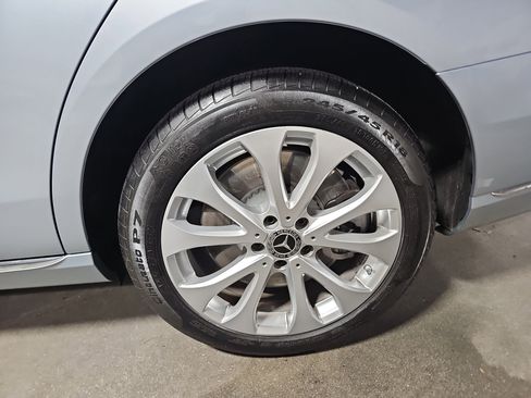 Used 2018 Mercedes-Benz E 400 4MATIC Sedan image 34