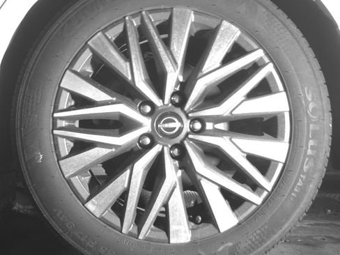 Used 2025 Nissan Altima 2.5 SV FWD image 14