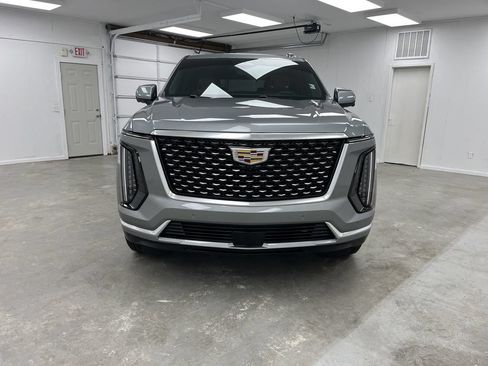 Used 2025 Cadillac Escalade Premium Luxury RWD image 8