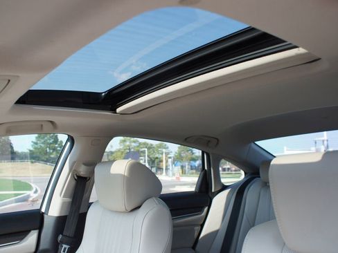 Used 2019 Honda Accord Touring image 6