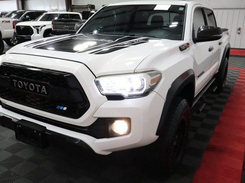 Used 2019 Toyota Tacoma TRD Off-Road AWD/4WD image 22