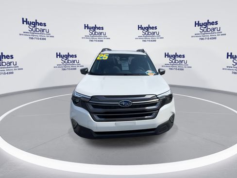 Used 2025 Subaru Forester Premium AWD/4WD image 4