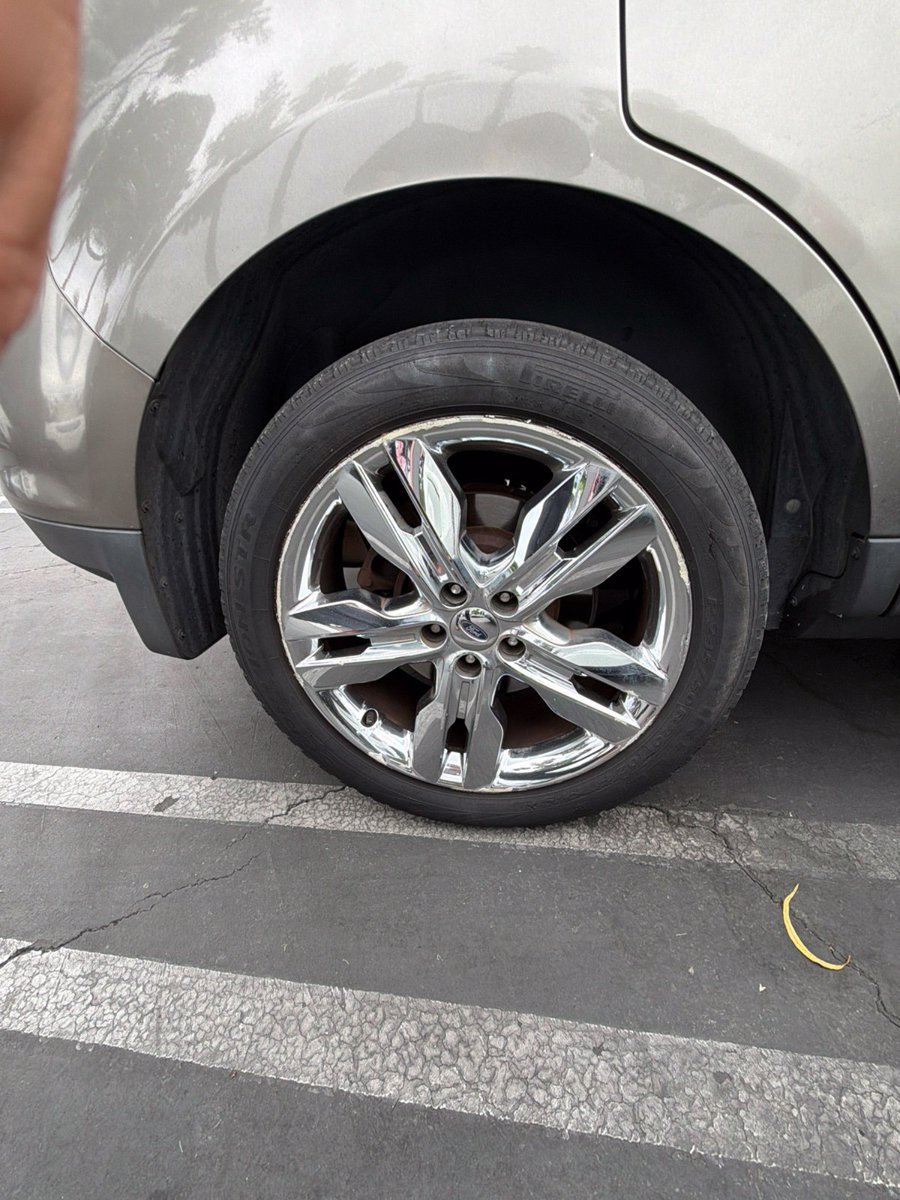 Used 2013 Ford Edge SEL FWD image 3