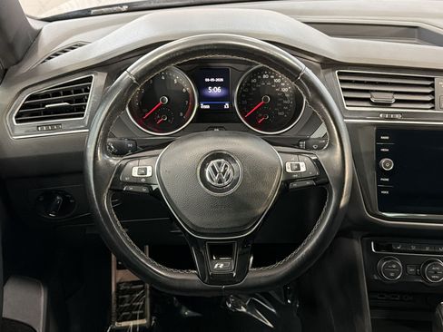 Used 2020 Volkswagen Tiguan SE R-Line FWD image 11