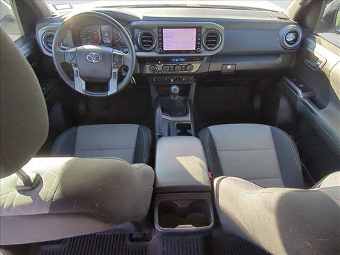 Used 2022 Toyota Tacoma TRD Off-Road image 16