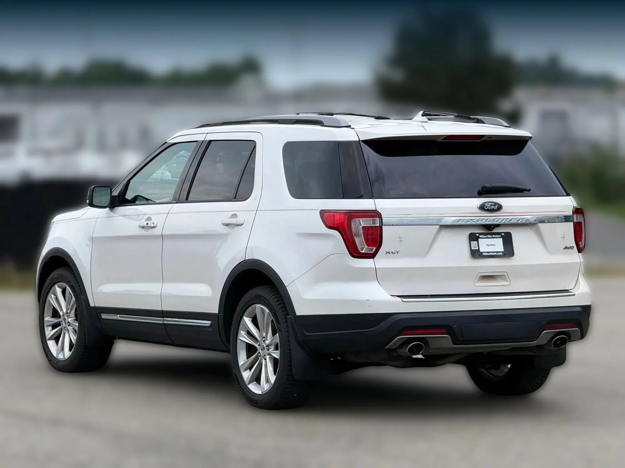 Used 2018 Ford Explorer XLT w/ Equipment Group 202A AWD/4WD image 10