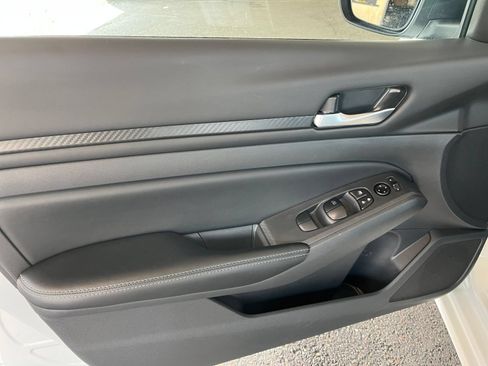 Used 2025 Nissan Altima 2.5 SV FWD image 18