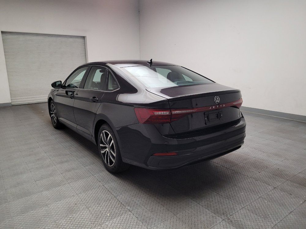 Used 2025 Volkswagen Jetta SE FWD image 5