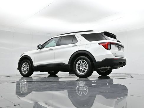 New 2026 Ford Explorer Active RWD image 4