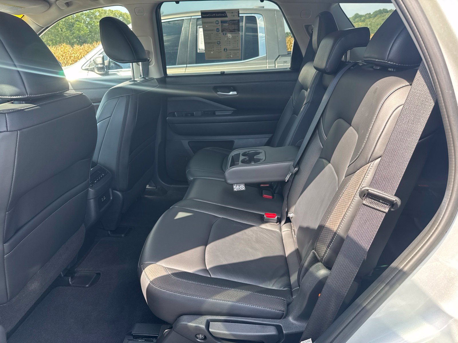 Used 2025 Nissan Pathfinder SL AWD/4WD image 17
