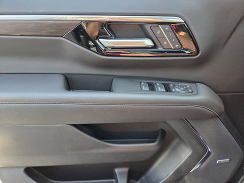 New 2025 Chevrolet Suburban Premier image 13