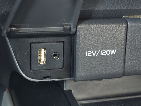 Used 2018 Toyota Camry LE FWD image 9