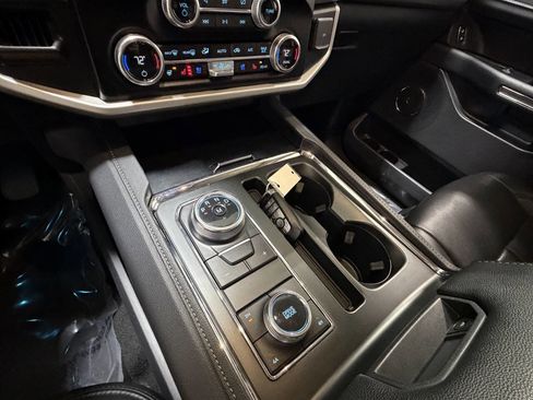 Used 2024 Ford Expedition Max XLT image 30
