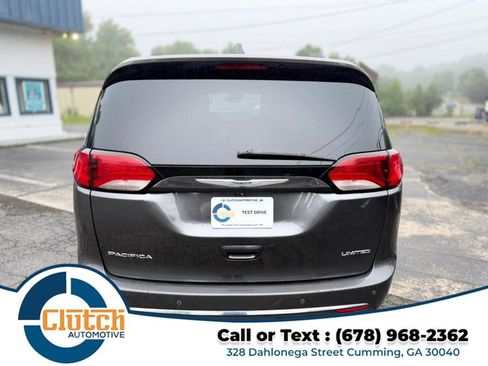 Used 2017 Chrysler Pacifica Limited FWD image 7