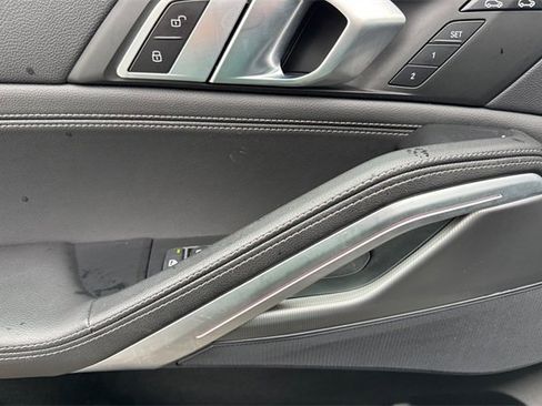 Used 2022 BMW X6 xDrive40i w/ M Sport Package image 11