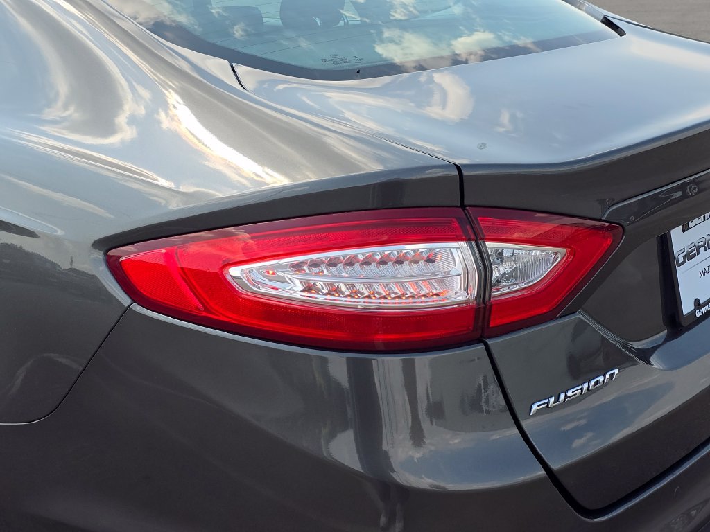 Used 2016 Ford Fusion SE FWD image 16