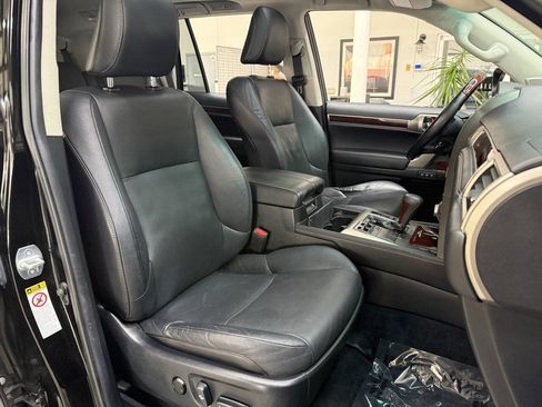 Used 2016 Lexus GX 460 w/ Premium Package AWD/4WD image 18