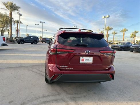 Certified 2022 Toyota Highlander XLE image 6